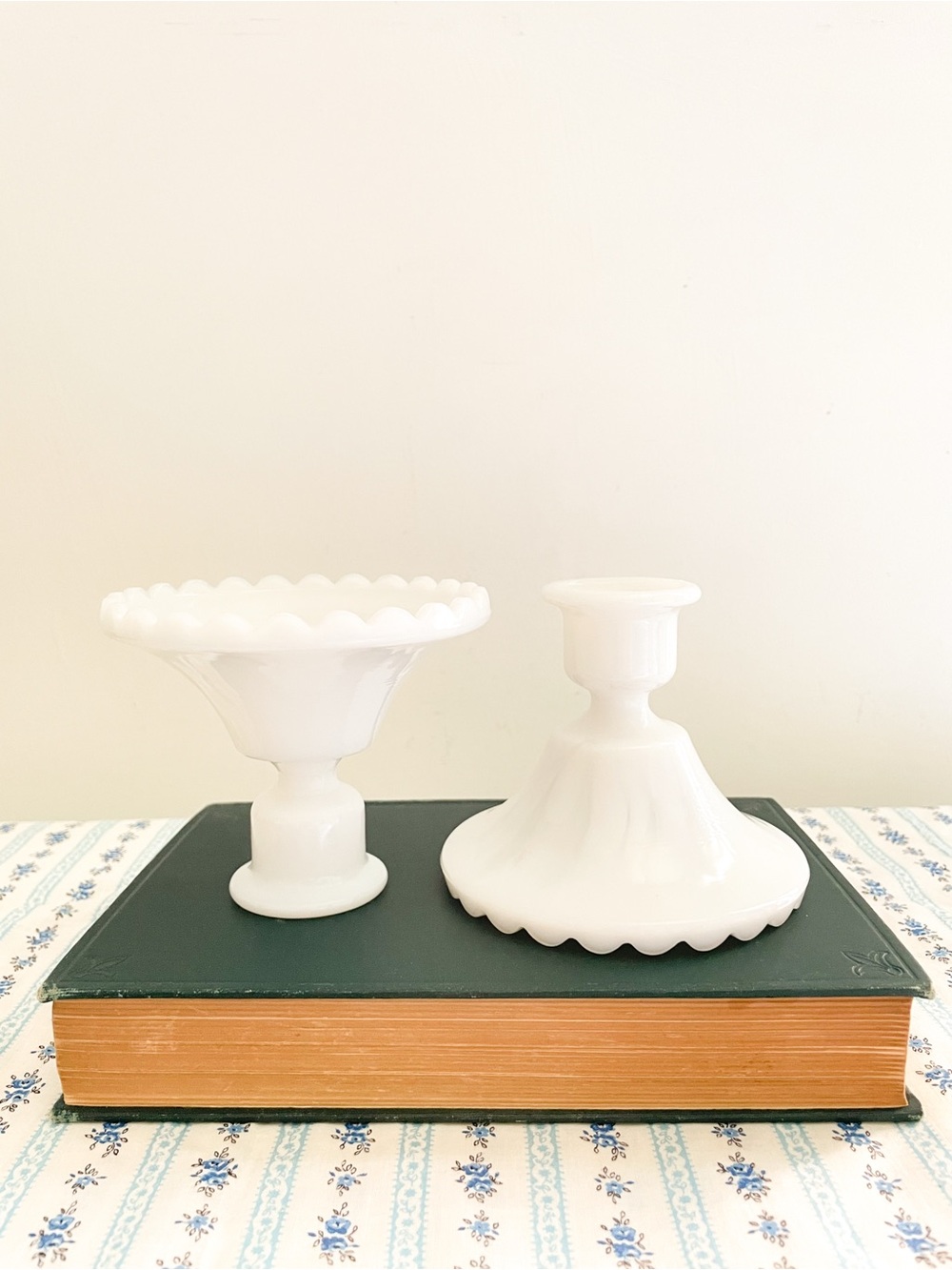Vintage White Milk Glass Taper Candle Holders Pair - Scalloped Pie Crust Base - Picture 9 of 13
